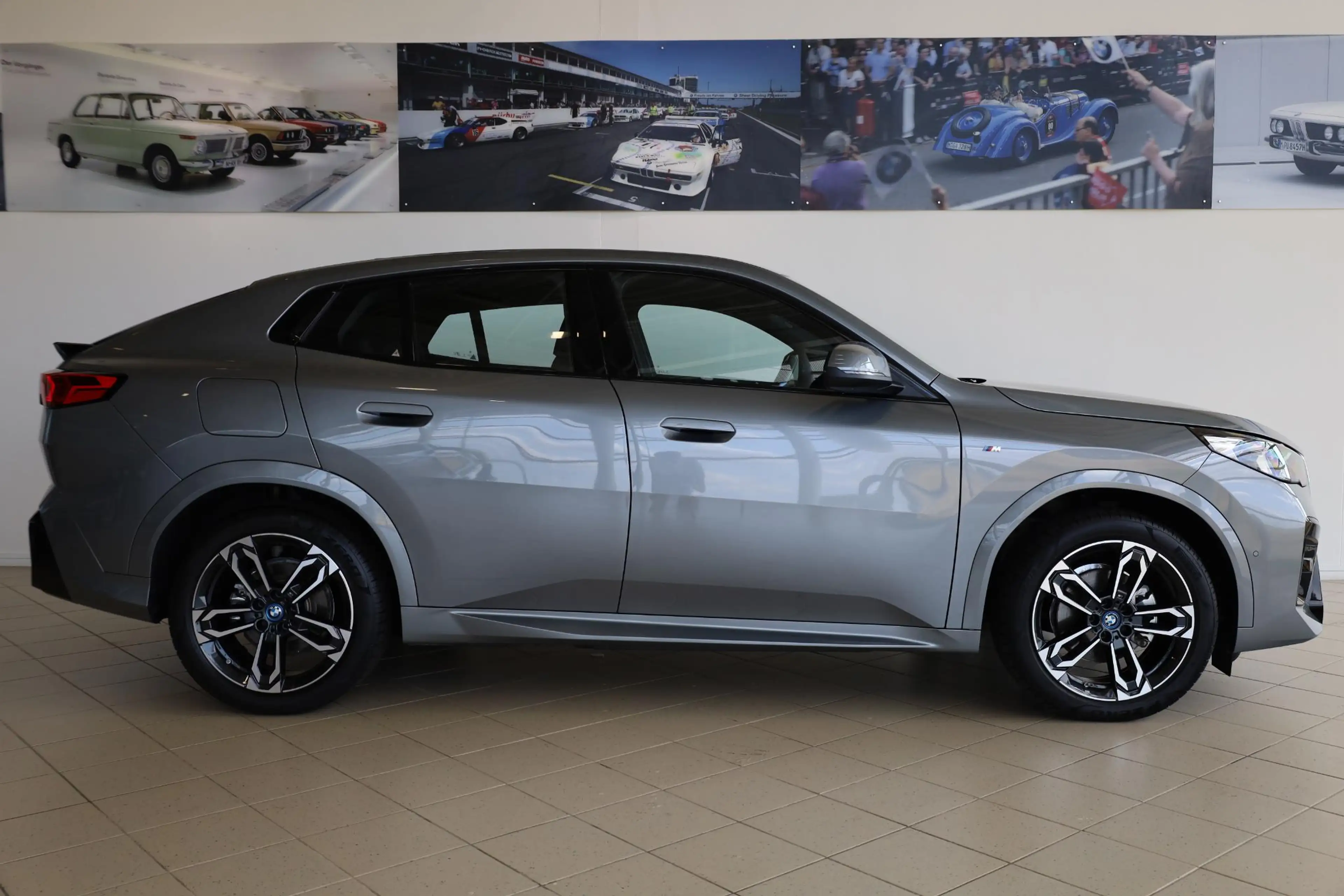BMW iX2 eDrive20 | M Sport | Stuur- en Stoelverwarming | H — photo 3