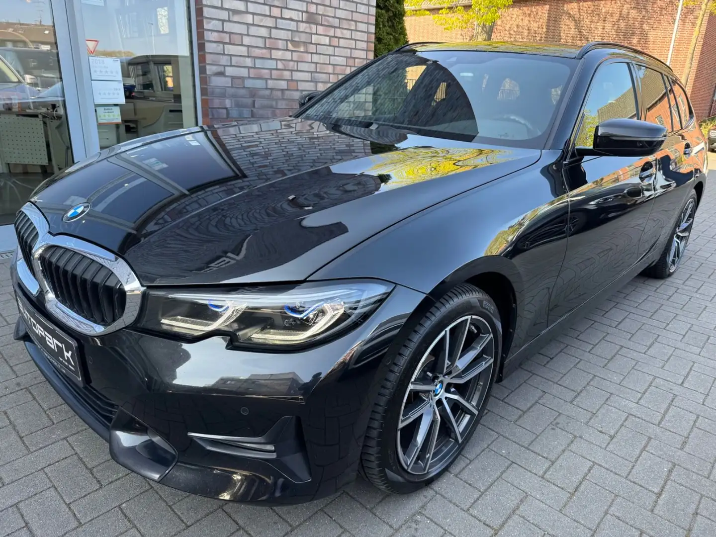 BMW 318 d Sport Line Laser*Kamera*HiFi*M Lenkr*Shadow Zwart - 1