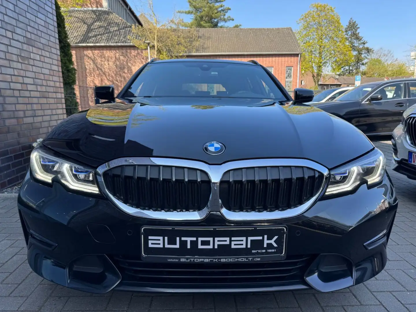 BMW 318 d Sport Line Laser*Kamera*HiFi*M Lenkr*Shadow Zwart - 2