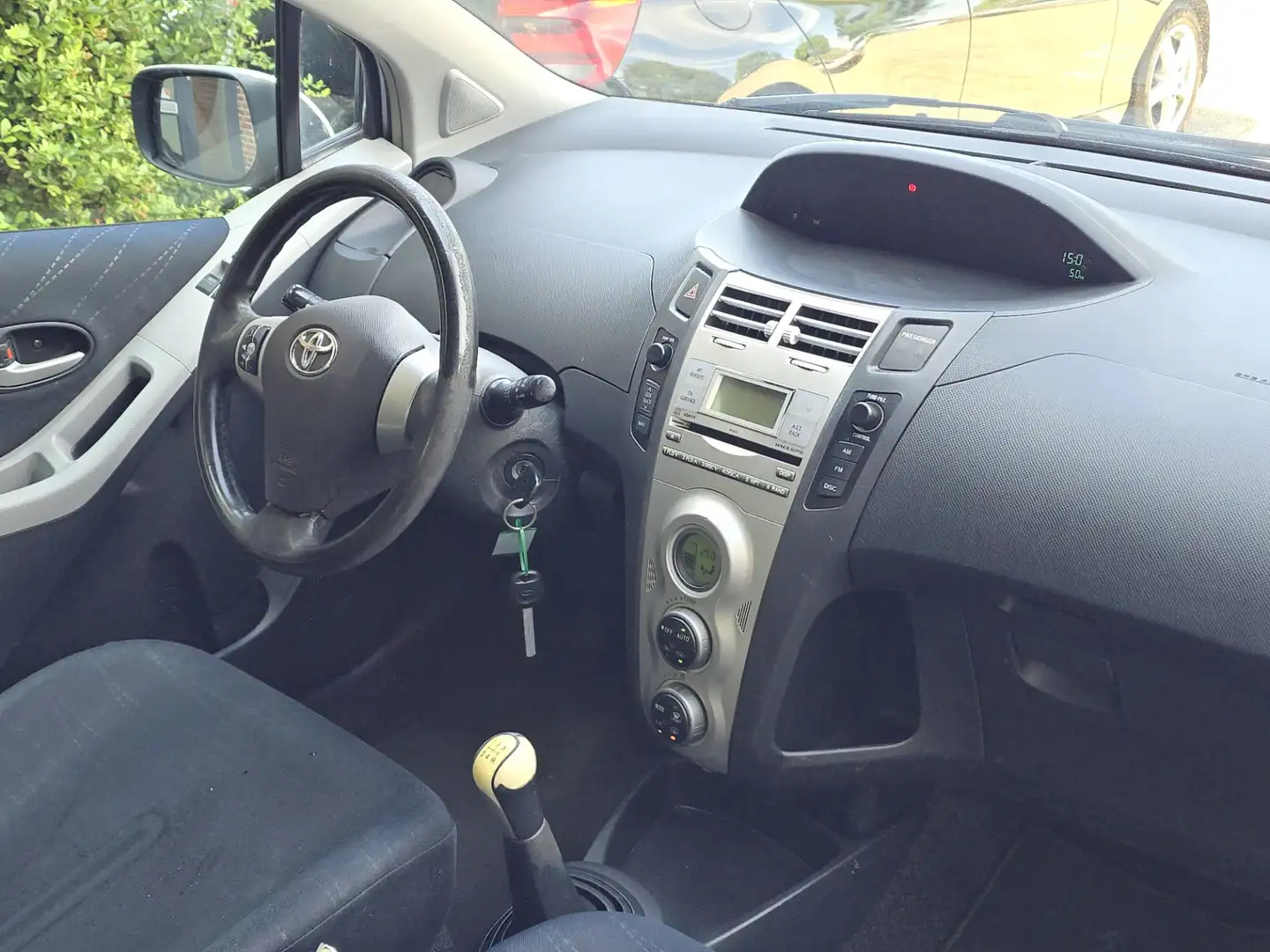 Toyota Yaris 1.3 VVTi Luna Clima |Nap |Apk |Airco Grau - 2