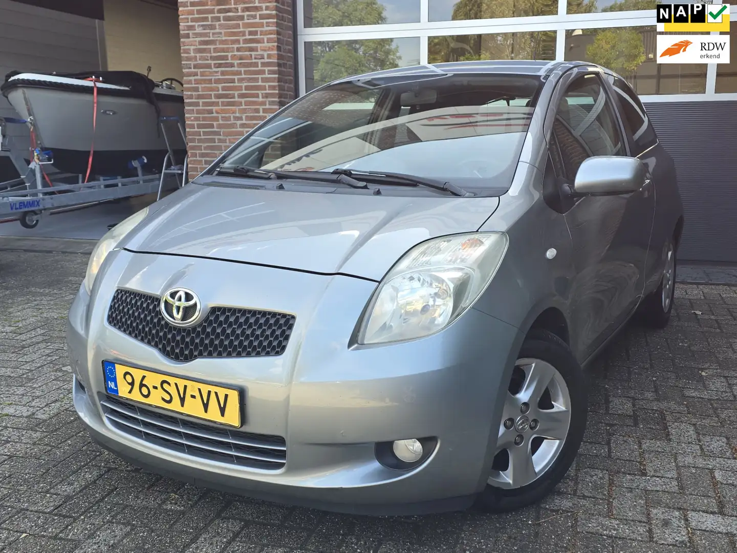 Toyota Yaris 1.3 VVTi Luna Clima |Nap |Apk |Airco Grau - 1