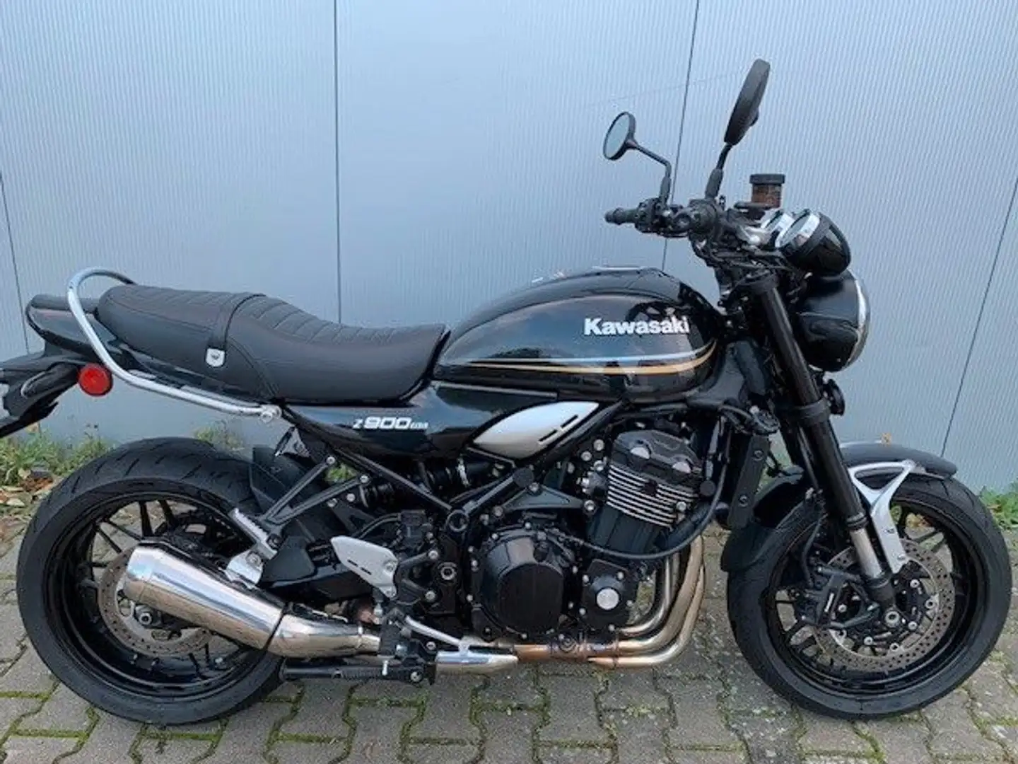 Kawasaki Z 900 RS Schwarz - 1