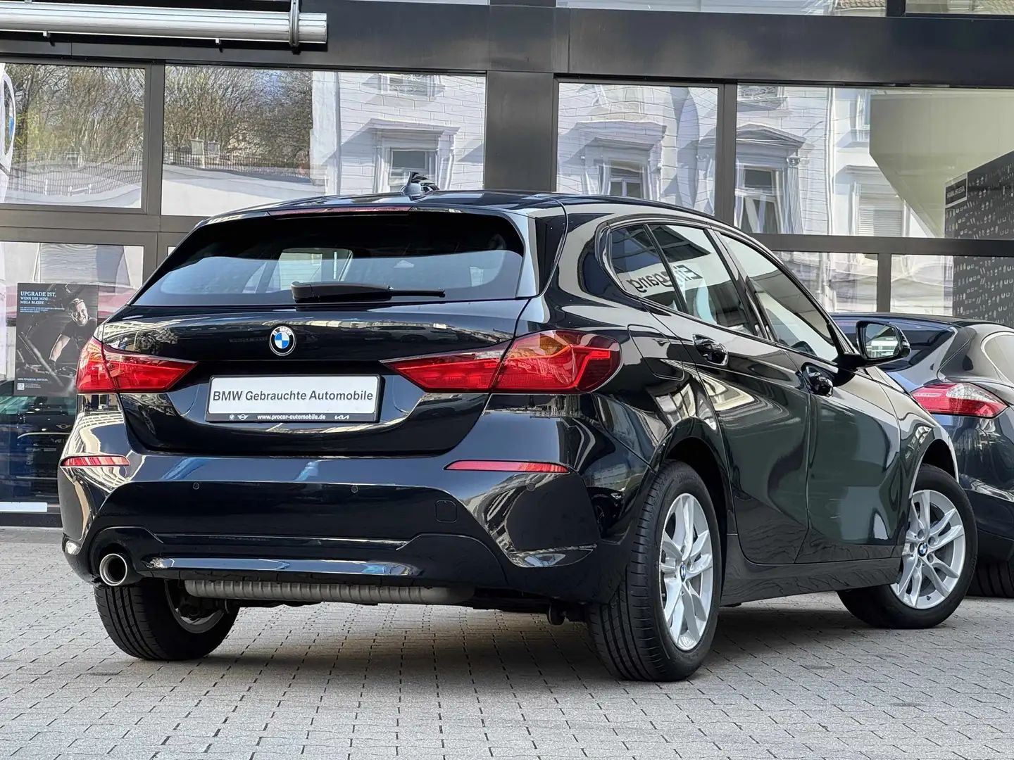 BMW 116 i LC+ Aut. Navi Shz DAB Tempomat Klimaa. Schwarz - 2