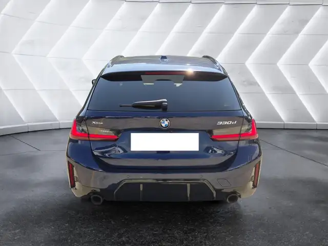 BMW 3 Series view 3