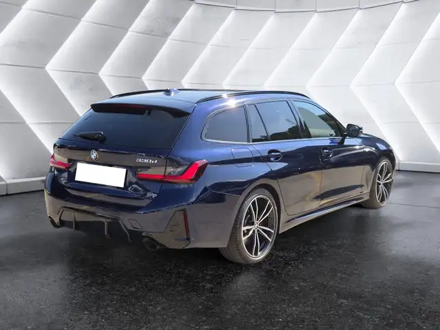 BMW 3 Series view 4