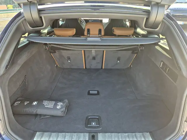 BMW 3 Series view 12