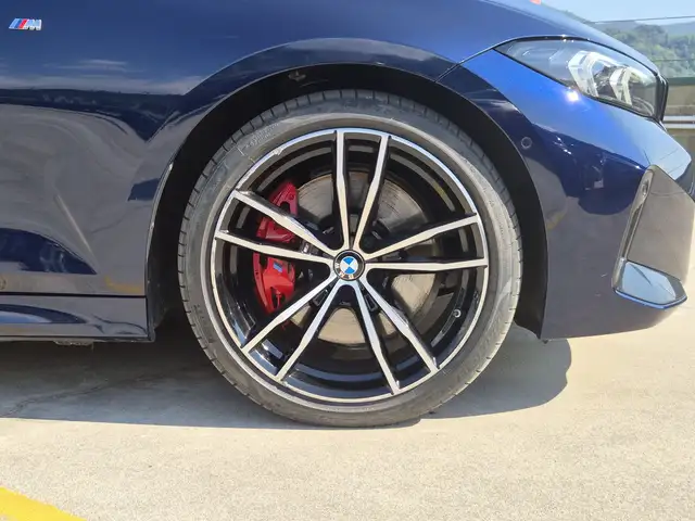 BMW 3 Series view 13