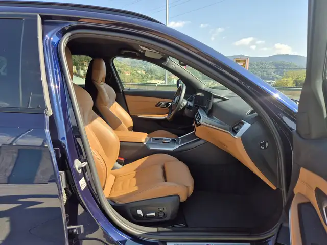 BMW 3 Series view 9
