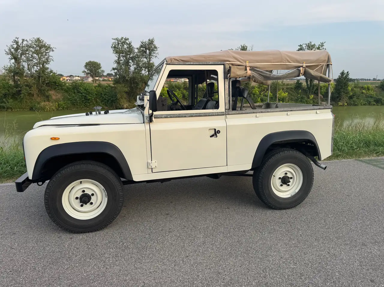 Land Rover Defender 90 2.5 Soft Top, foto 6