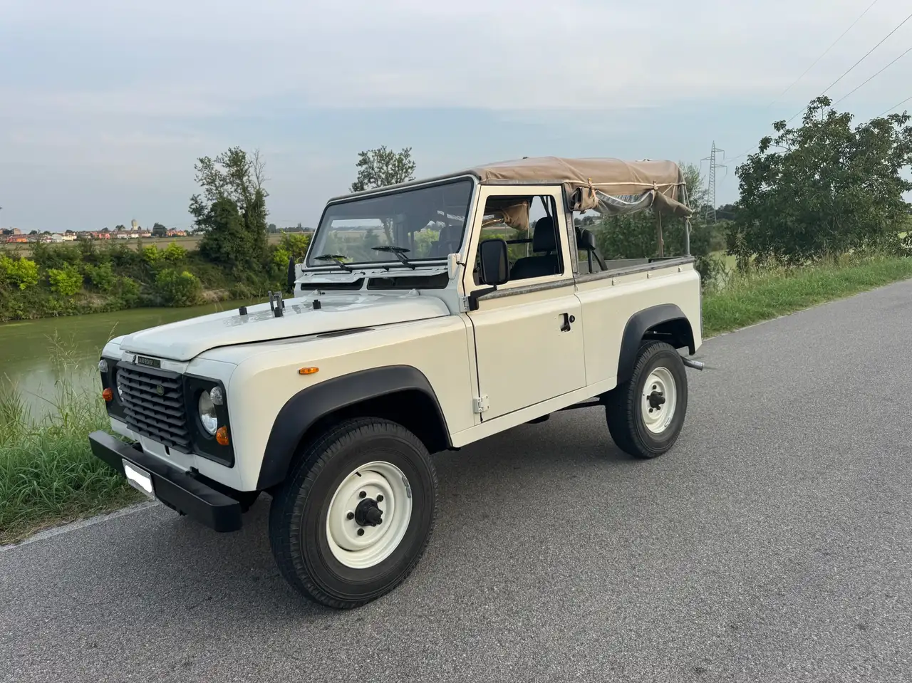 Land Rover Defender 90 2.5 Soft Top, foto 2