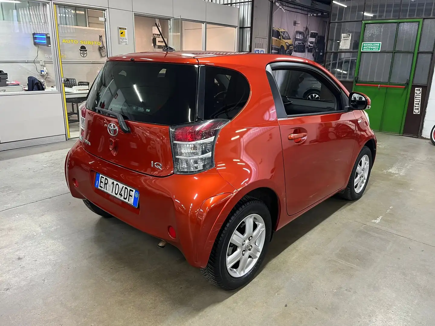 Toyota iQ 1.0 cambio automatico 4 POSTI Orange - 2