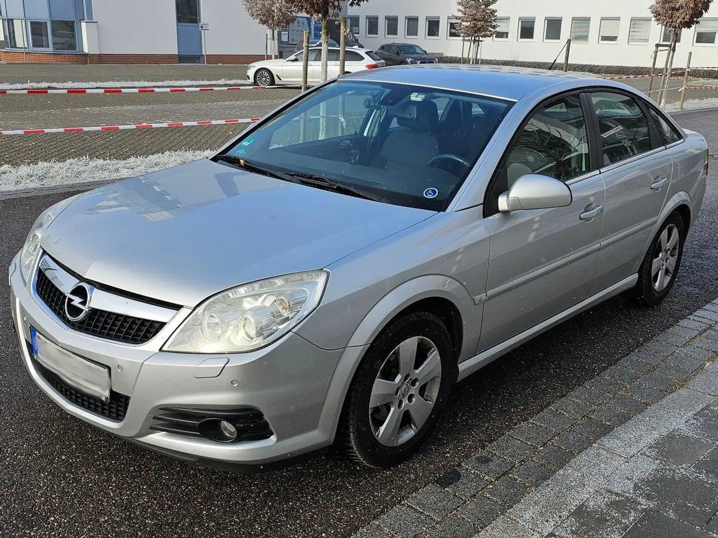 Opel Vectra Fließheck 1.8 Cosmo, 1. Hand, TüV bis 02/27 Silber - 1