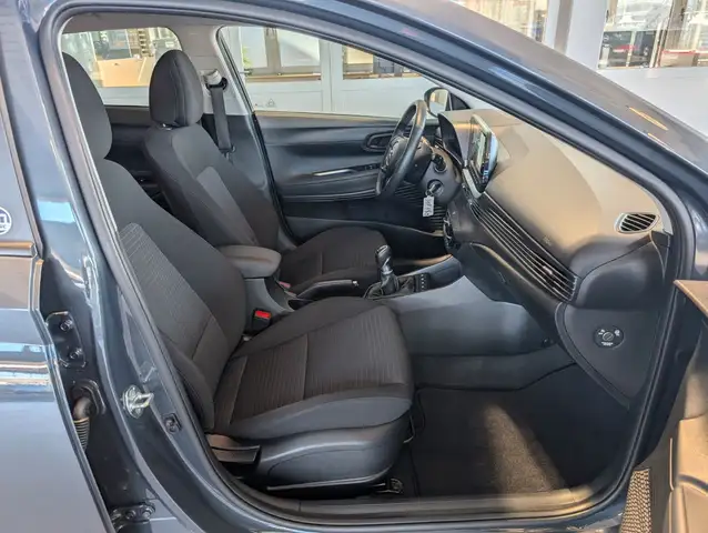 Hyundai i20 view 3