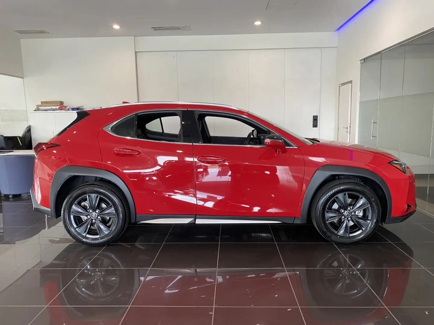 Lexus UX 300h + Rot - 2