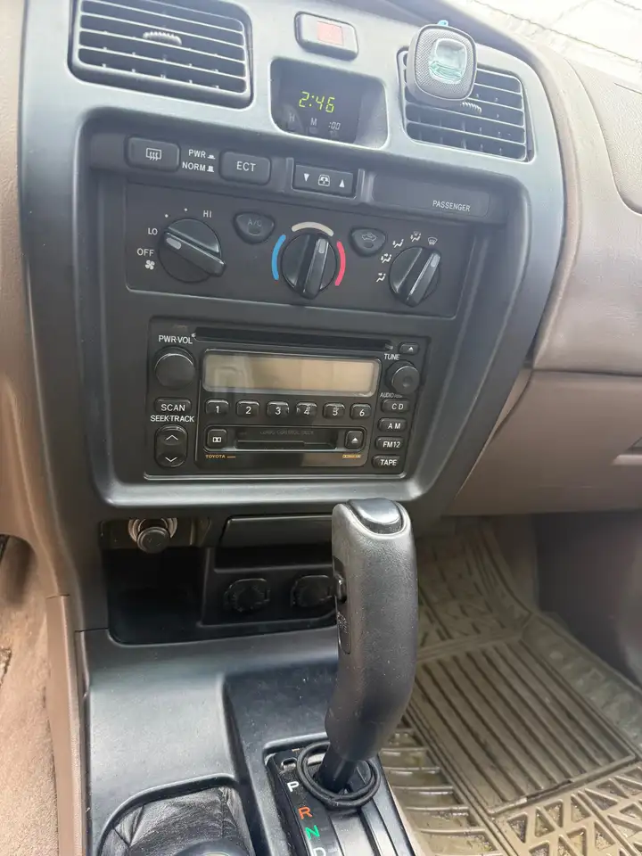 Toyota 4-Runner снимка Toyota 4-Runner