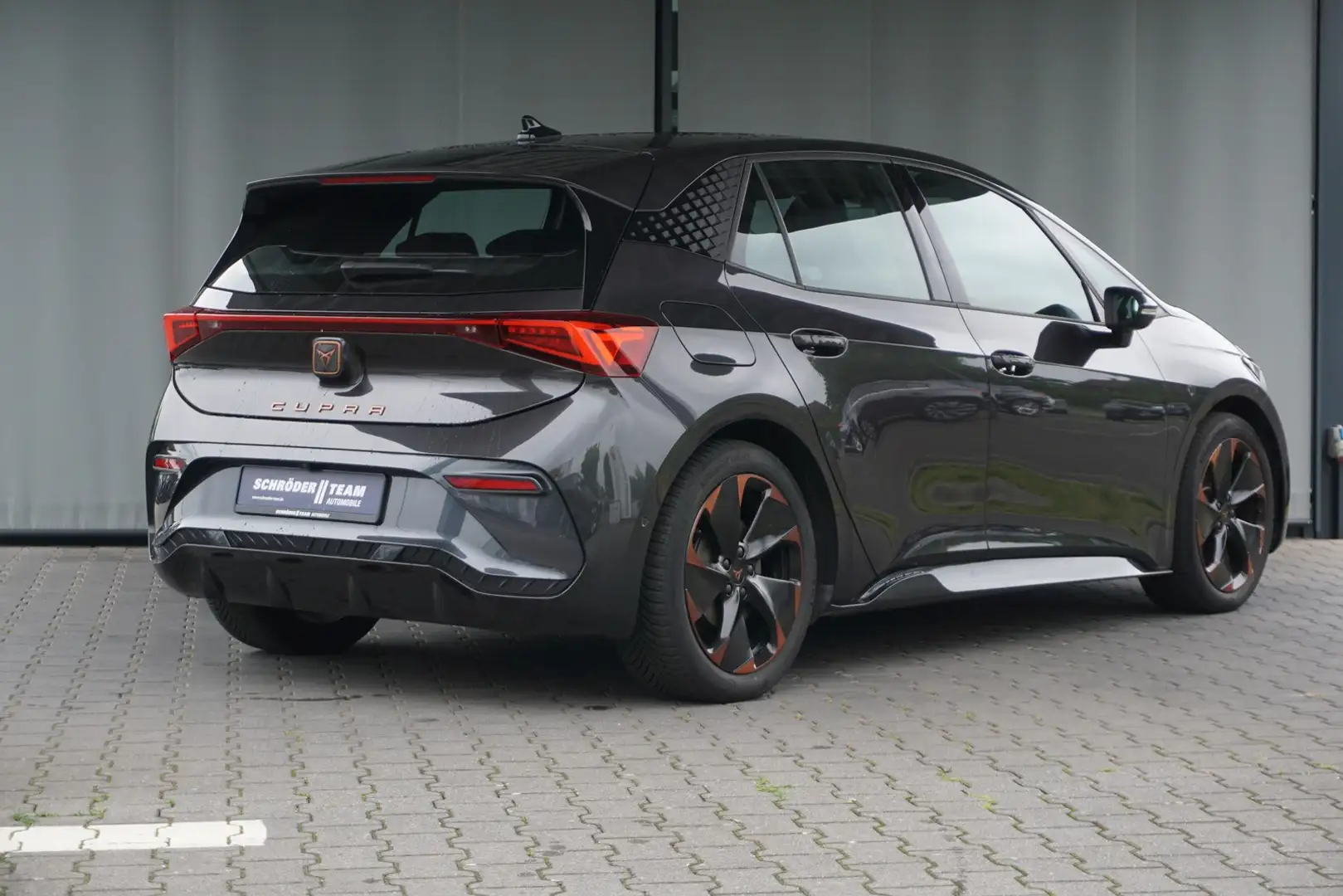 CUPRA Born 150 kW LED RFK ACC Full Link Gris - 2