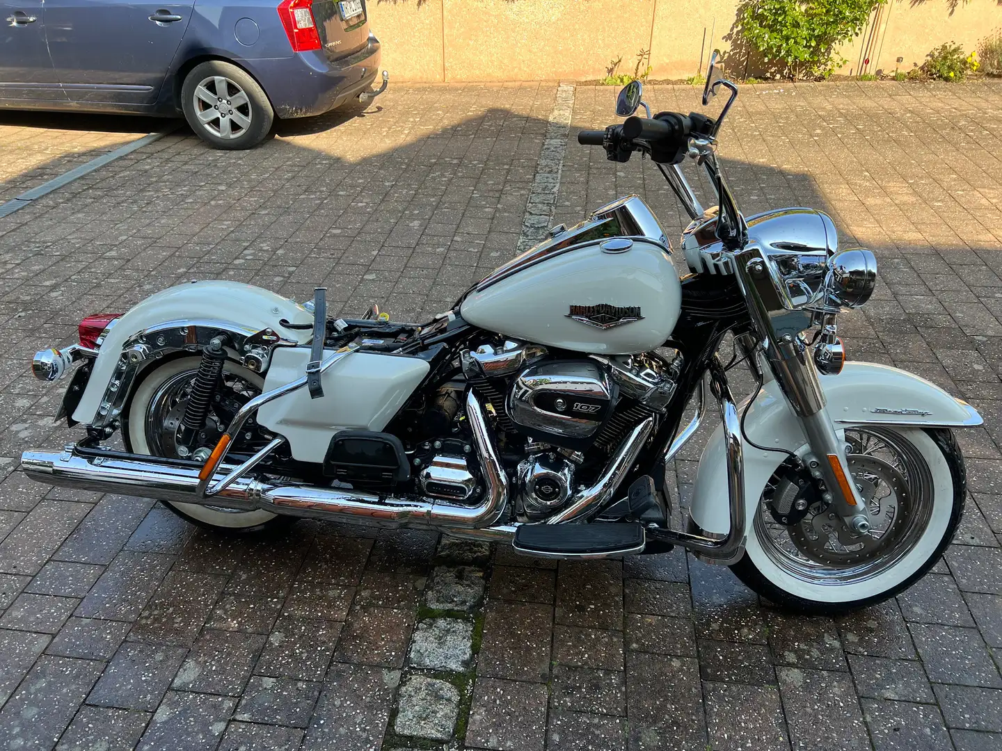 Harley-Davidson Road King FLHRC ROAD KING CLASSIC Fehér - 2