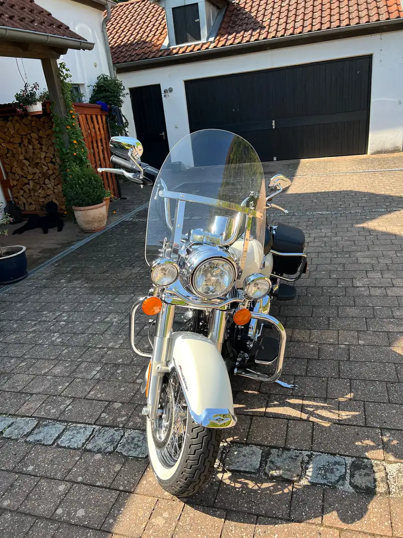 Harley-Davidson Road King FLHRC ROAD KING CLASSIC Weiß - 1