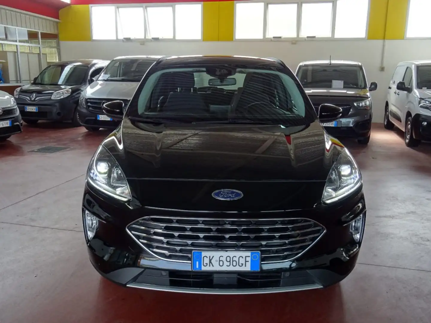 Ford Kuga Autocarro 1.5EcoBlue120CV aut.2WD Titanium N1 Nero - 2