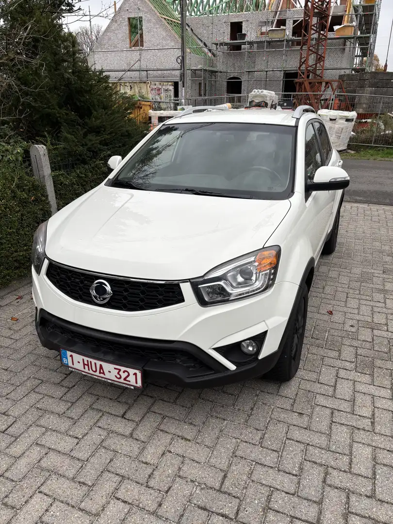 SsangYong Korando 2.0 Eco e-XDi DPF 2WD Sapphire Blanc - 1
