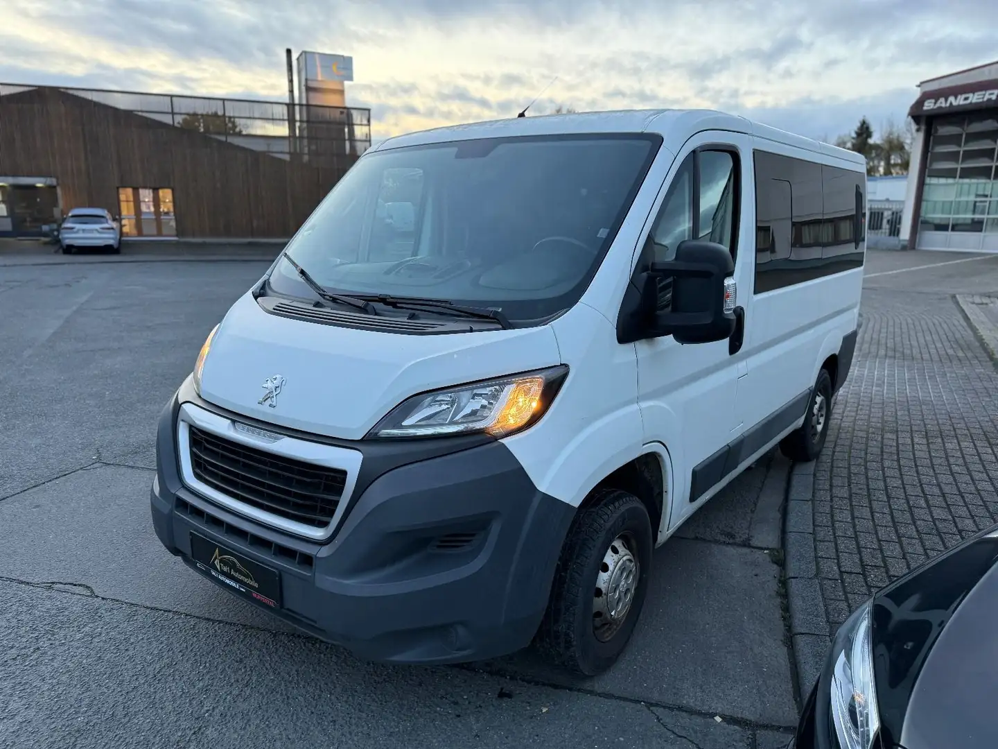 Peugeot Boxer Kombi 330 L1H1 Active Blue-HDi 110 Weiß - 1