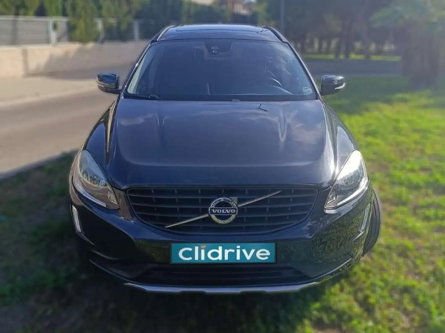 Volvo XC60 D3 Kinetic Aut. 150 Negro - 2