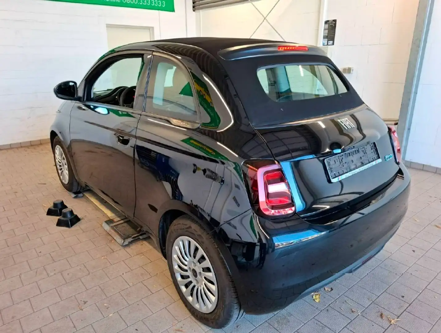 Fiat 500e Cabrio 118PS 42kWh Navi - Klimaautomatik Schwarz - 2