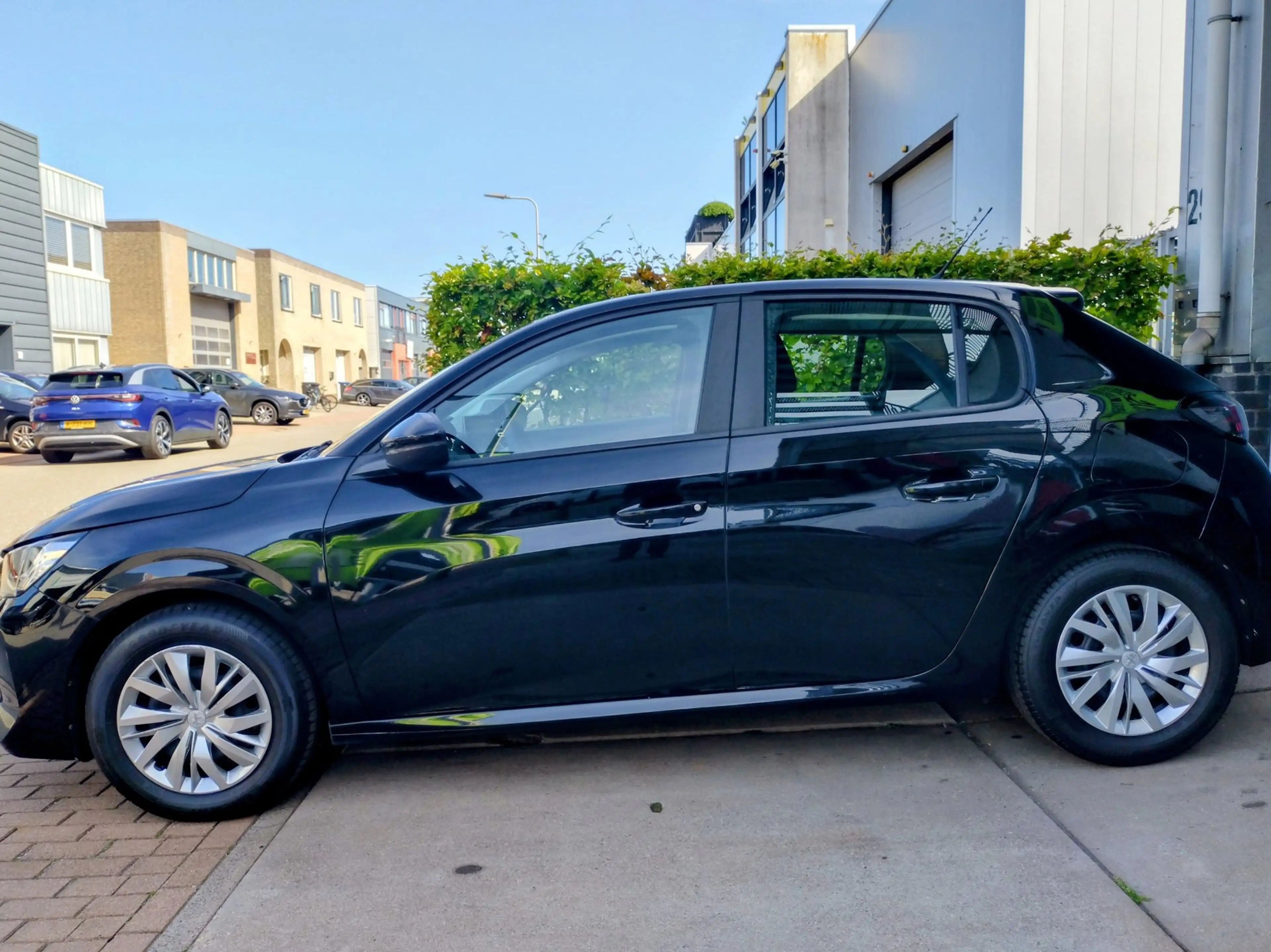 Peugeot 208 1.2 PureTech Active — photo 4