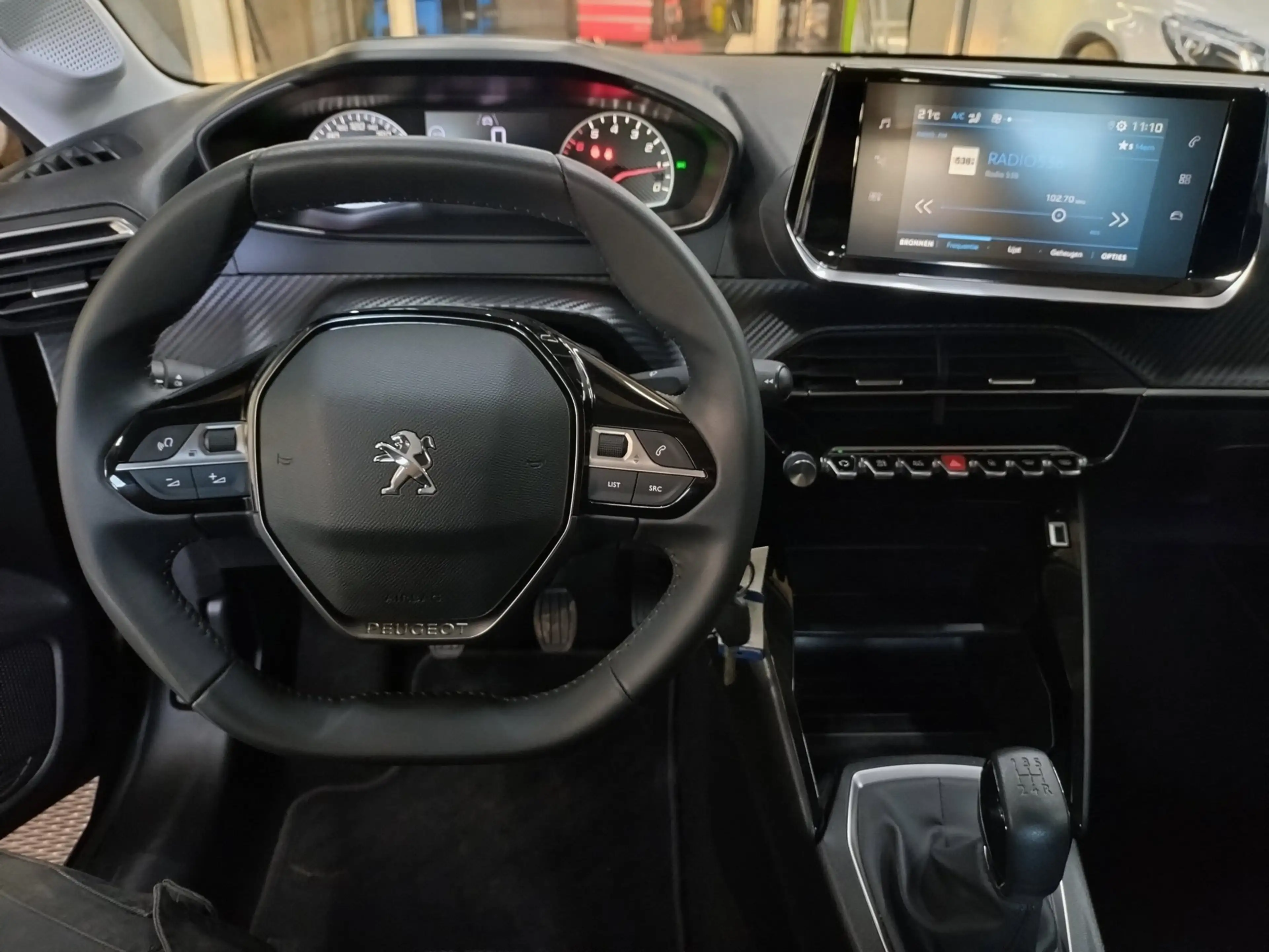 Peugeot 208 1.2 PureTech Active — photo 11