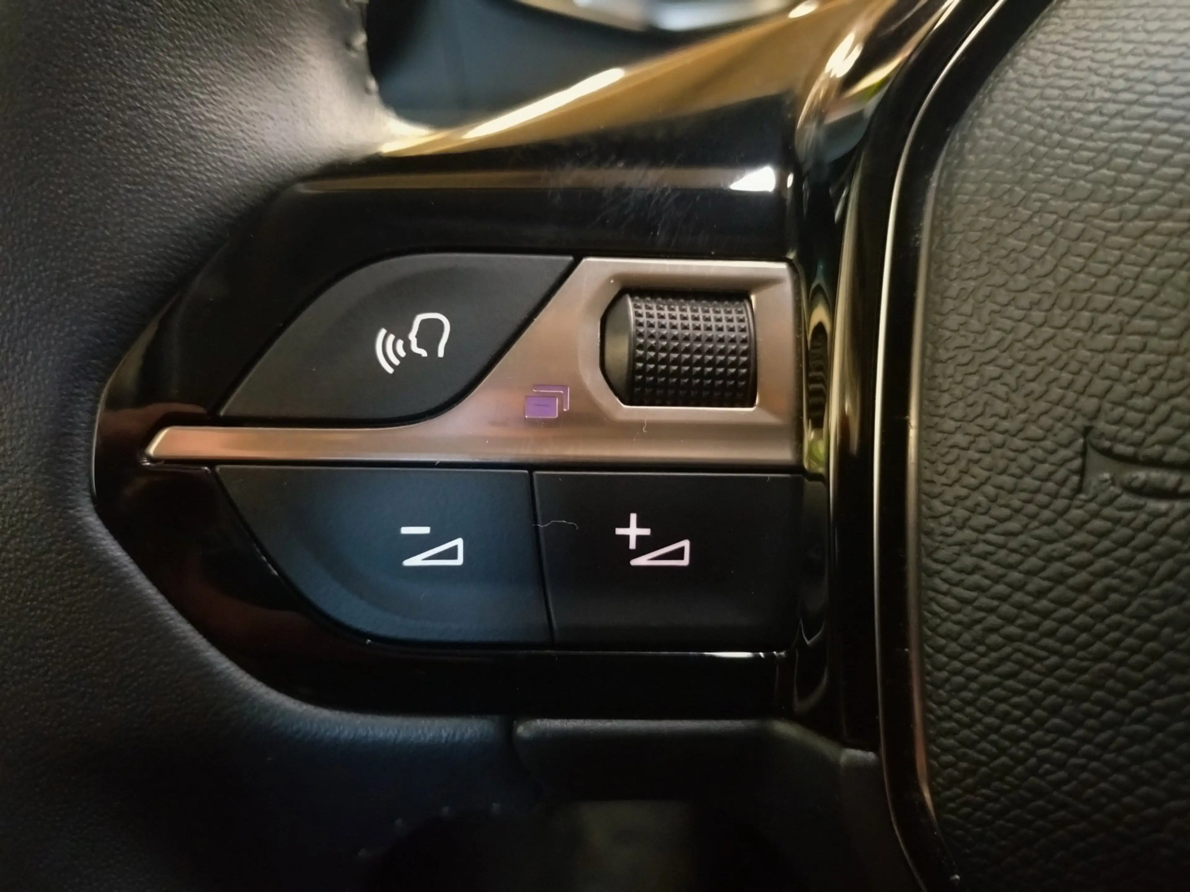 Peugeot 208 1.2 PureTech Active — photo 15