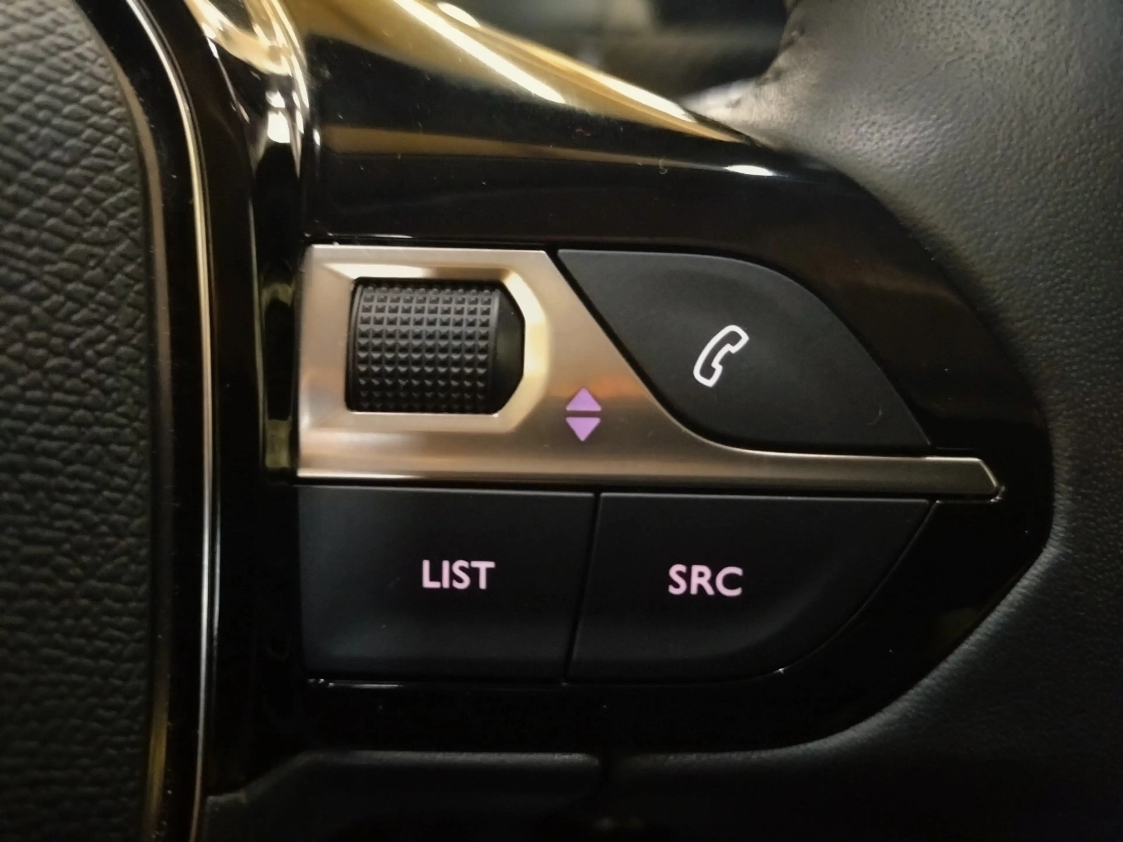 Peugeot 208 1.2 PureTech Active — photo 16