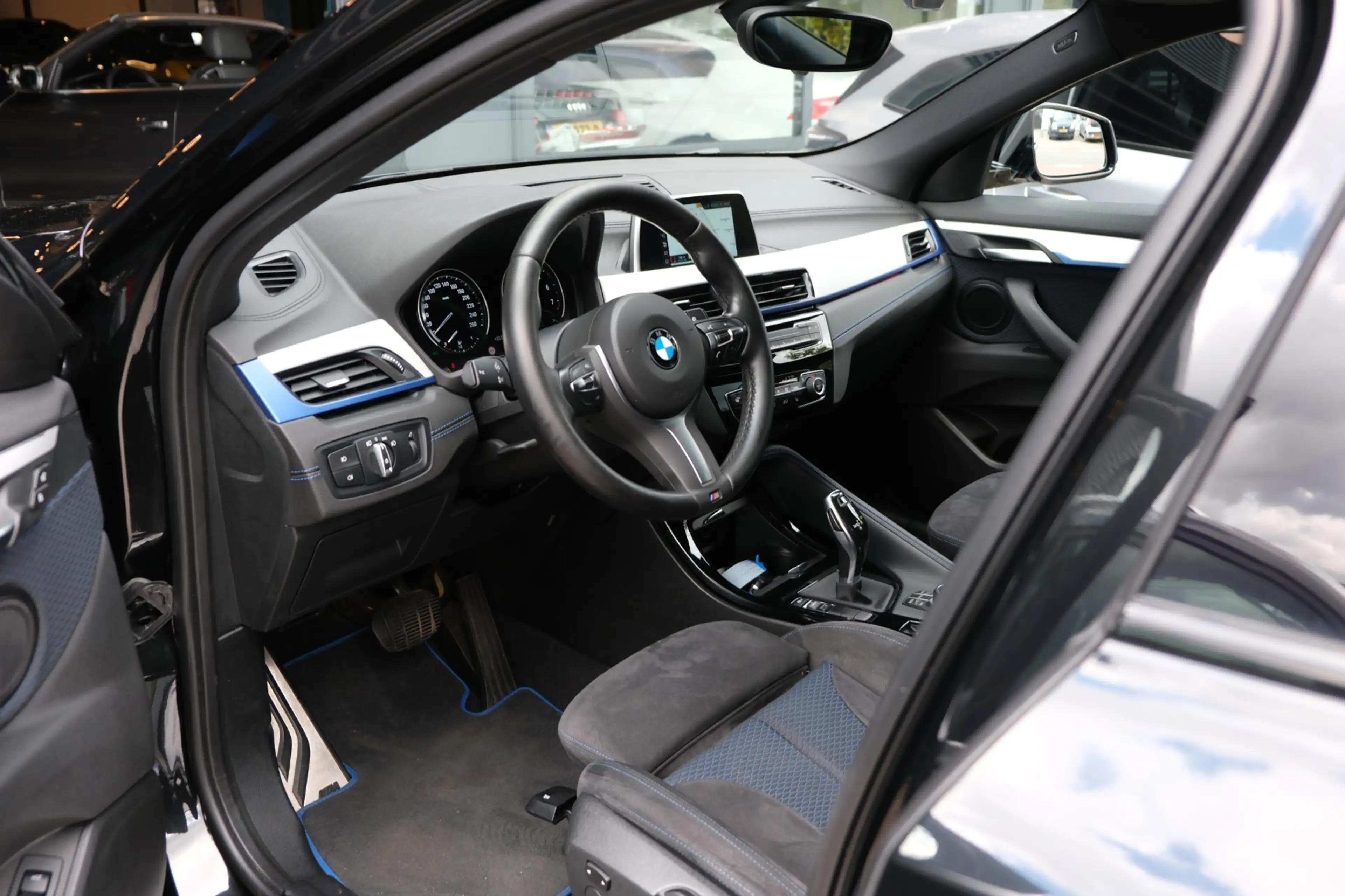 BMW X2 1.8i sDrive *M-Pakket* 103dkm M-Sportinterieur/Nav — photo 2