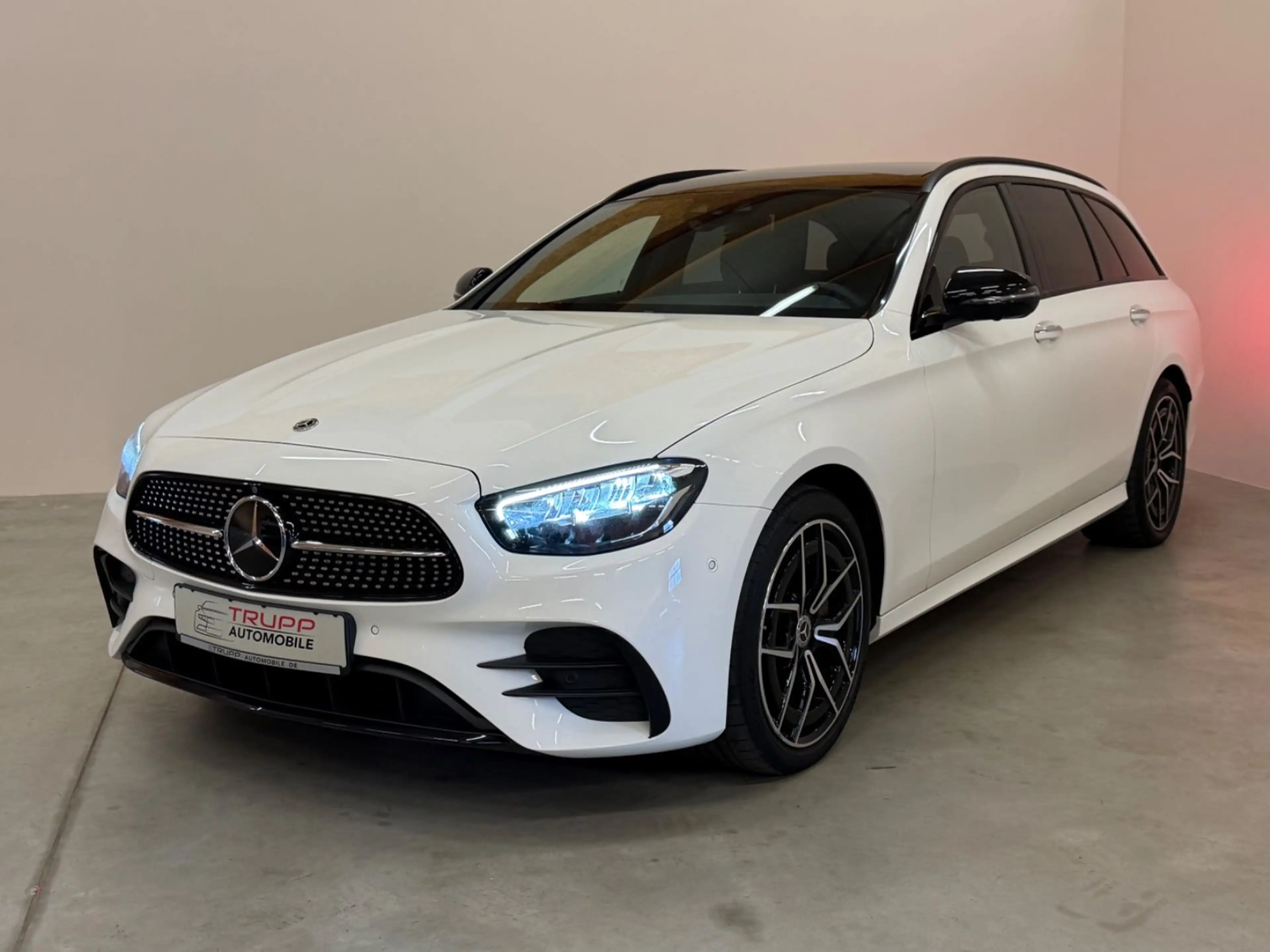 Mercedes-Benz E 300 d 4Matic/LED/AHK/BURMESTER/PANO/360°/4xSHZ — photo 4