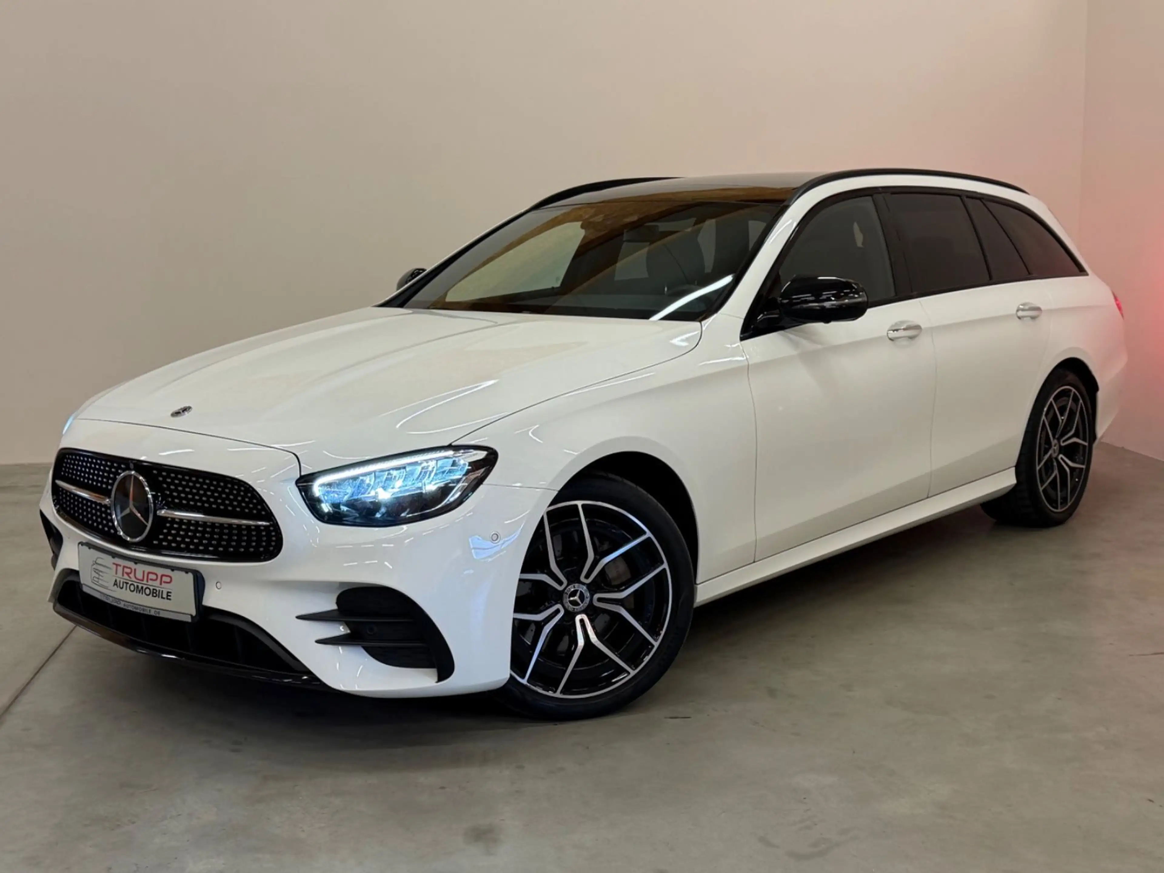 Mercedes-Benz E 300 d 4Matic/LED/AHK/BURMESTER/PANO/360°/4xSHZ