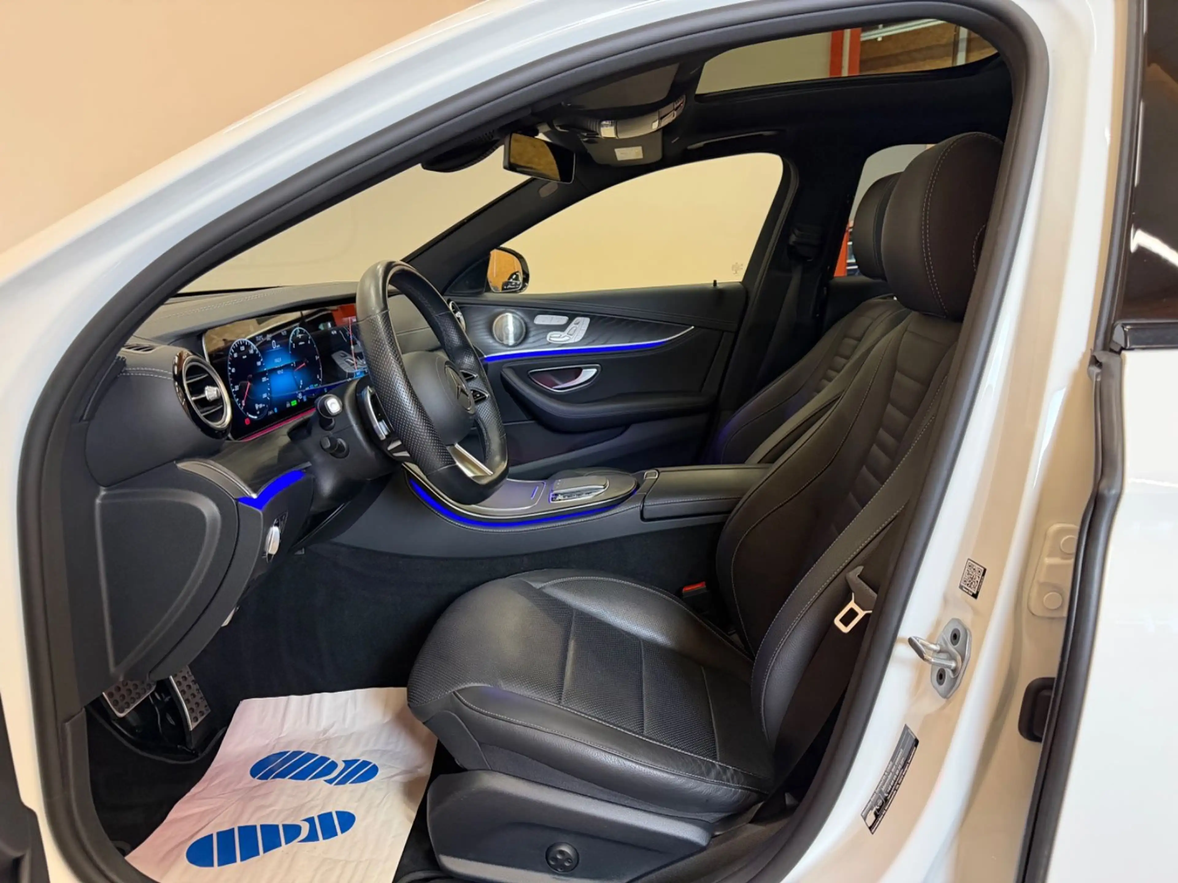 Mercedes-Benz E 300 d 4Matic/LED/AHK/BURMESTER/PANO/360°/4xSHZ — photo 14