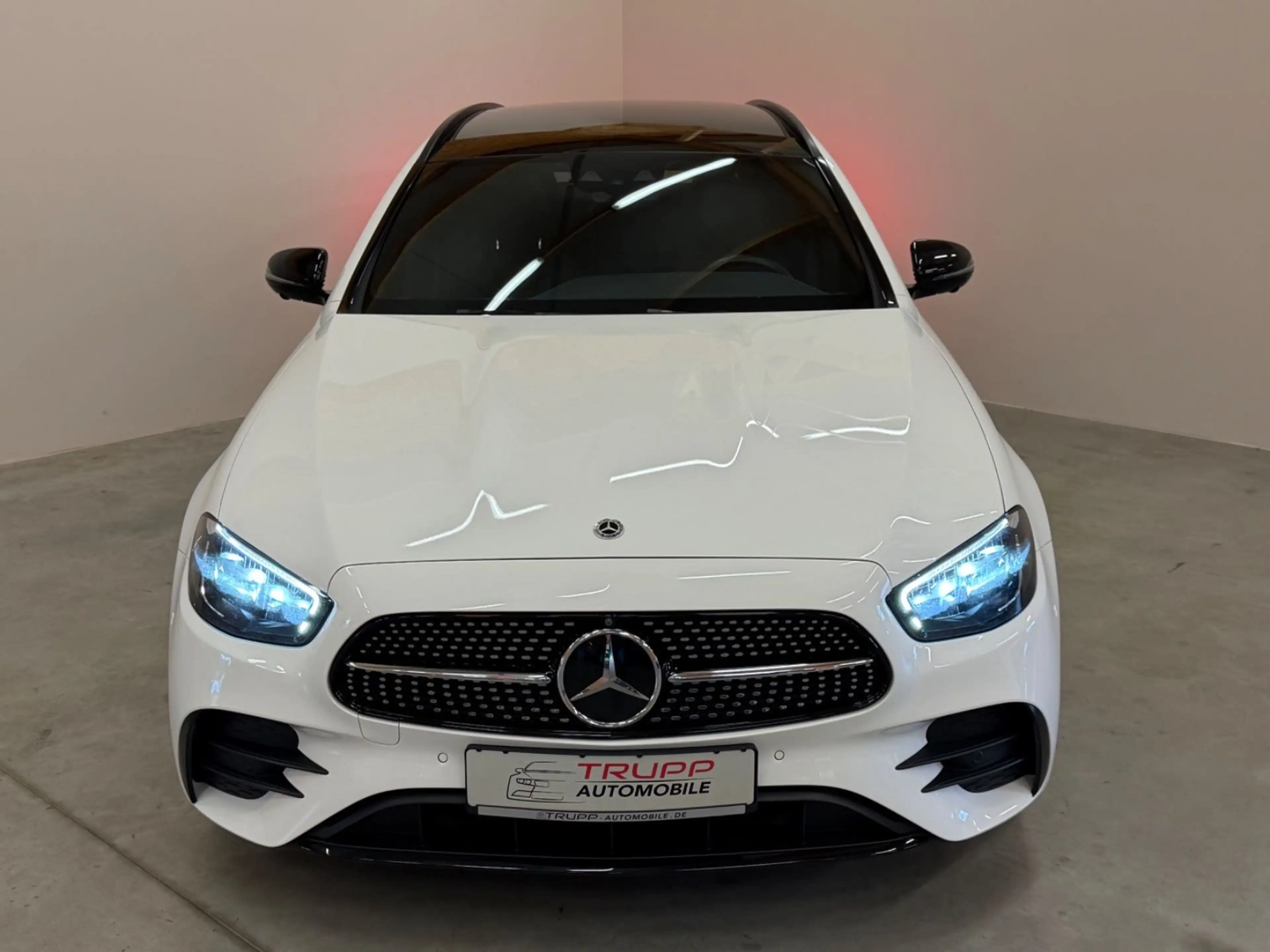 Mercedes-Benz E 300 d 4Matic/LED/AHK/BURMESTER/PANO/360°/4xSHZ — photo 6