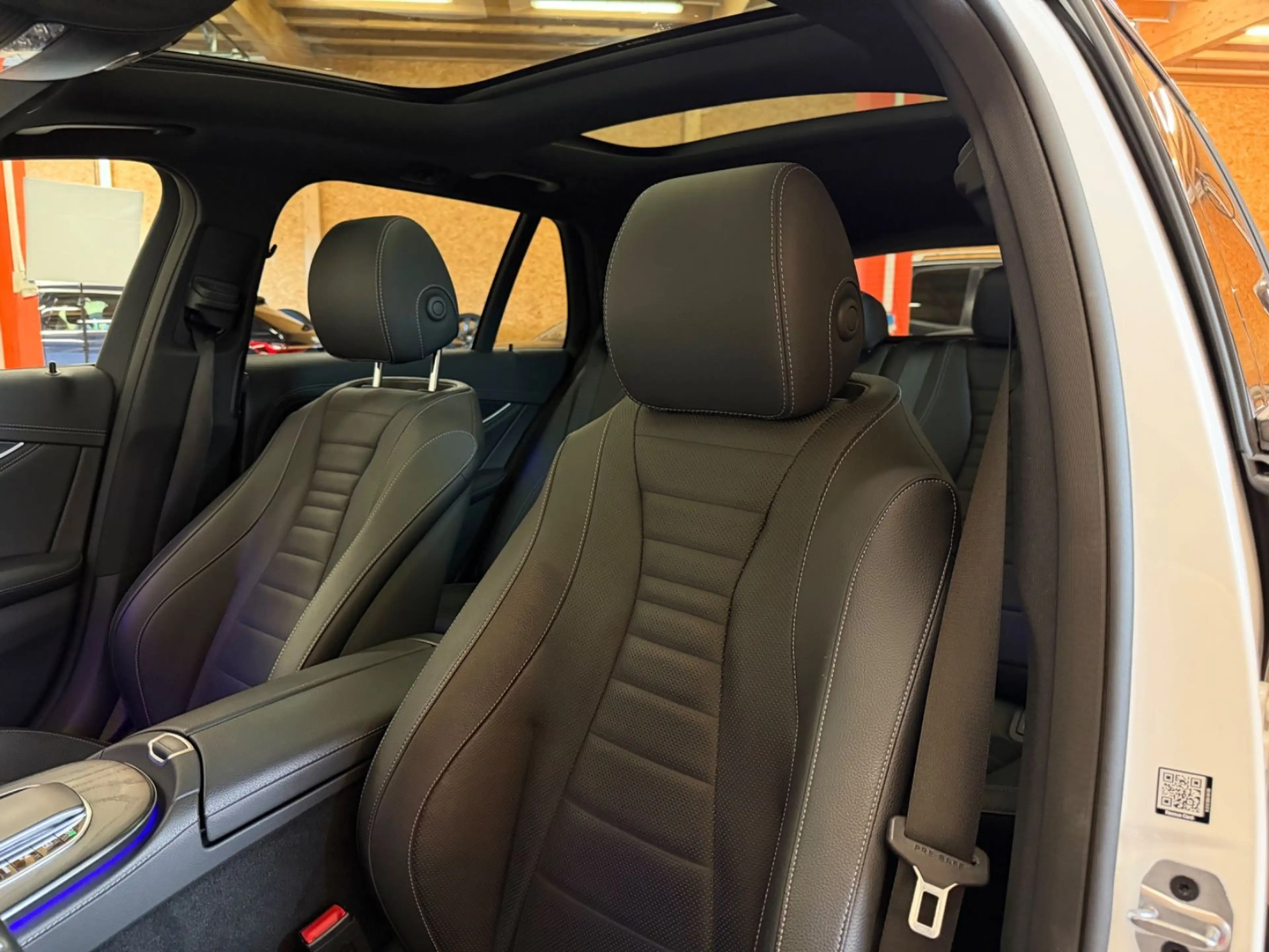 Mercedes-Benz E 300 d 4Matic/LED/AHK/BURMESTER/PANO/360°/4xSHZ — photo 15