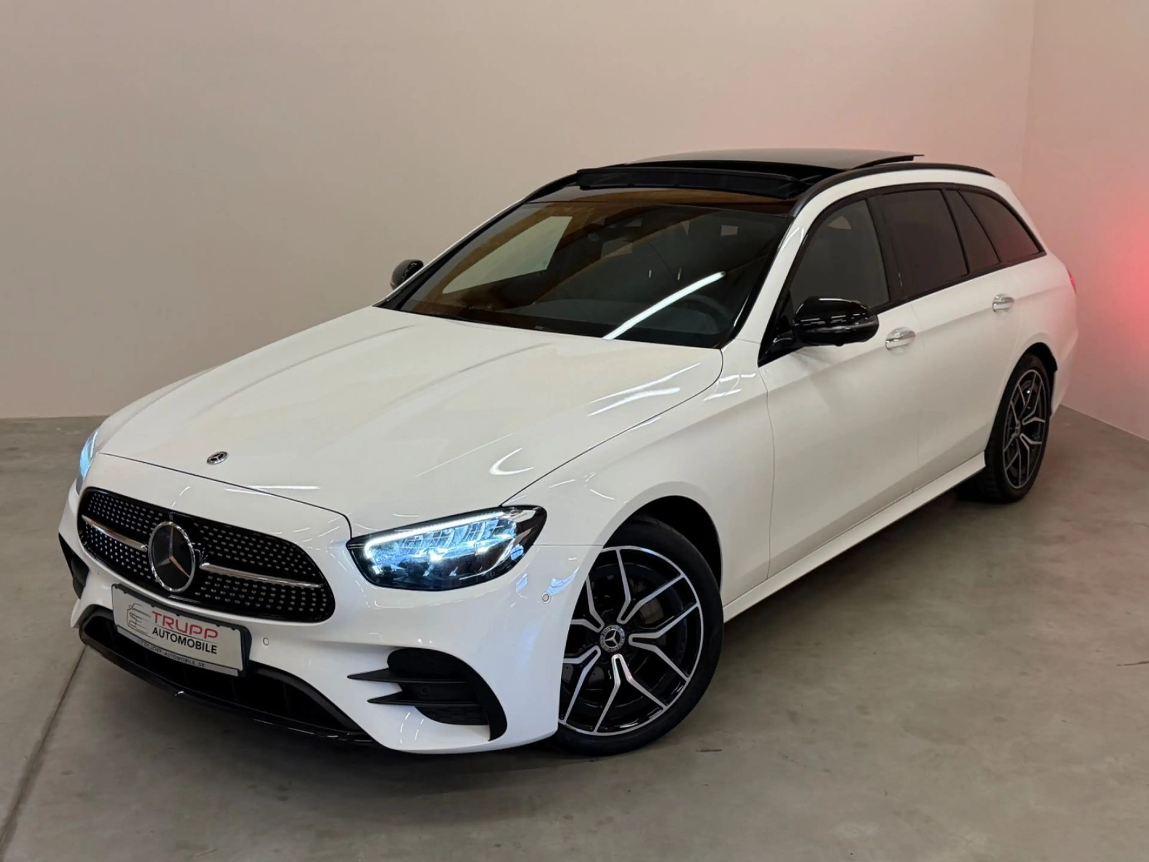 Mercedes-Benz E 300 d 4Matic/LED/AHK/BURMESTER/PANO/360°/4xSHZ — photo 2