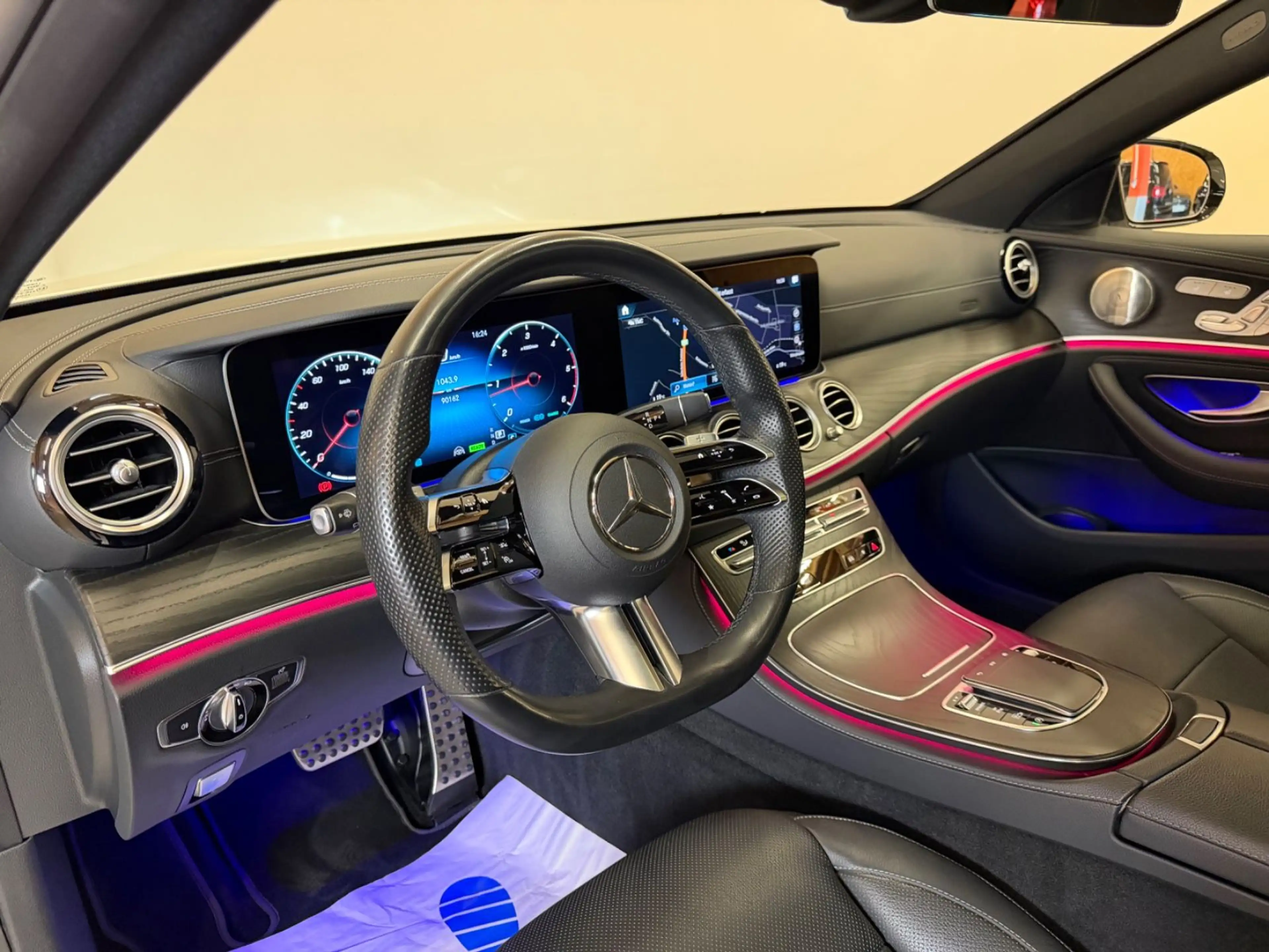Mercedes-Benz E 300 d 4Matic/LED/AHK/BURMESTER/PANO/360°/4xSHZ — photo 12