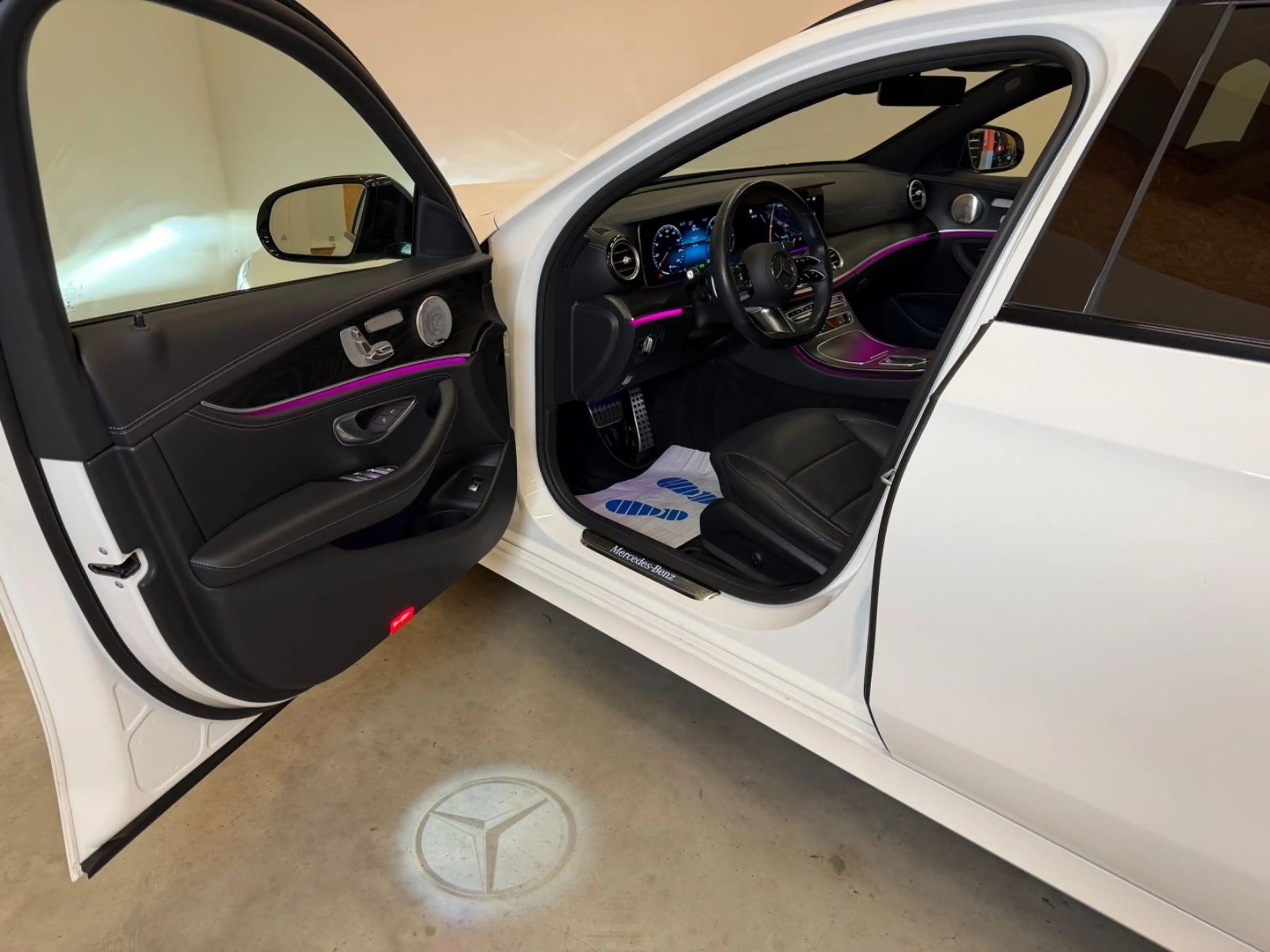 Mercedes-Benz E 300 d 4Matic/LED/AHK/BURMESTER/PANO/360°/4xSHZ — photo 11