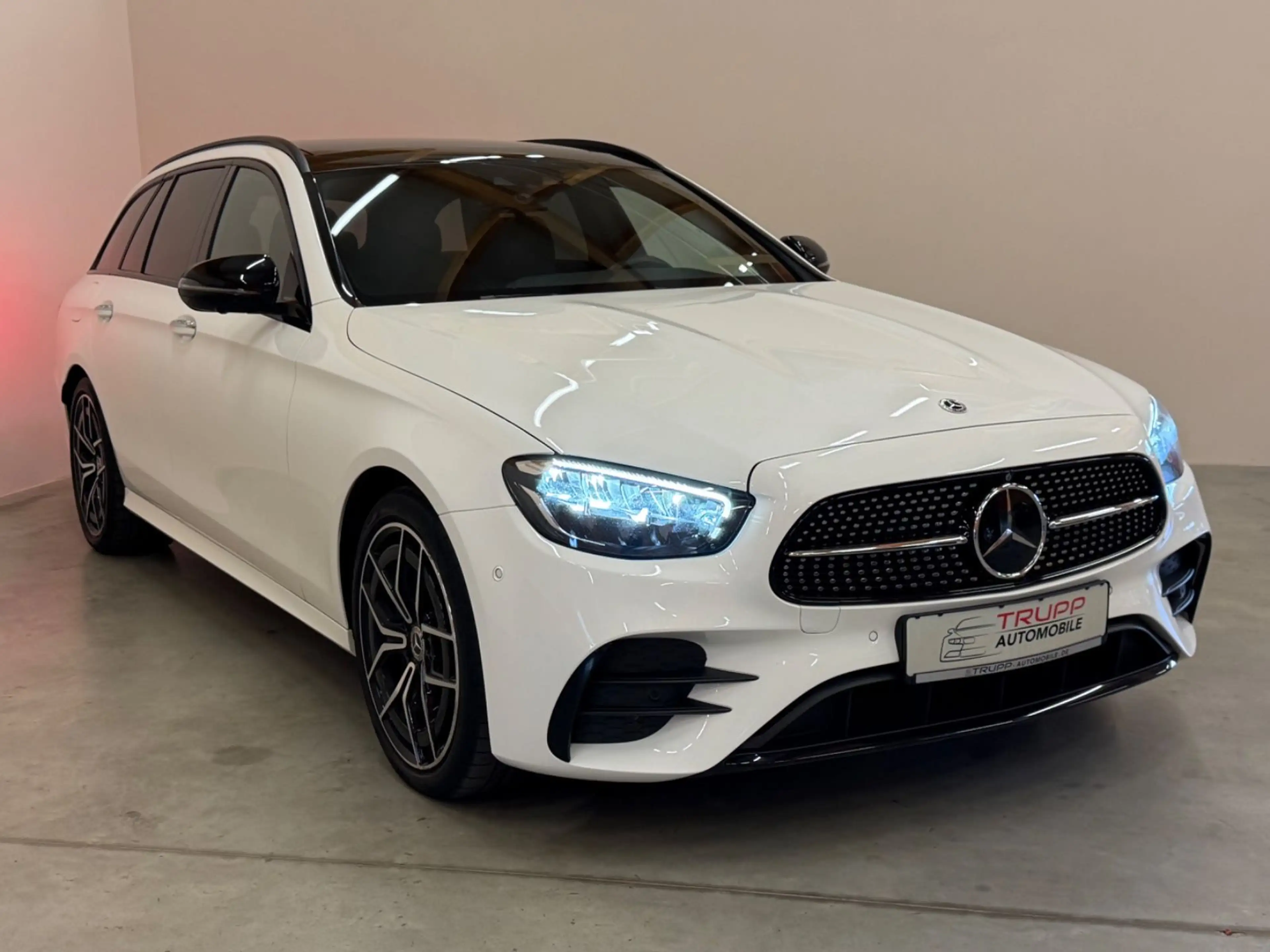 Mercedes-Benz E 300 d 4Matic/LED/AHK/BURMESTER/PANO/360°/4xSHZ — photo 7