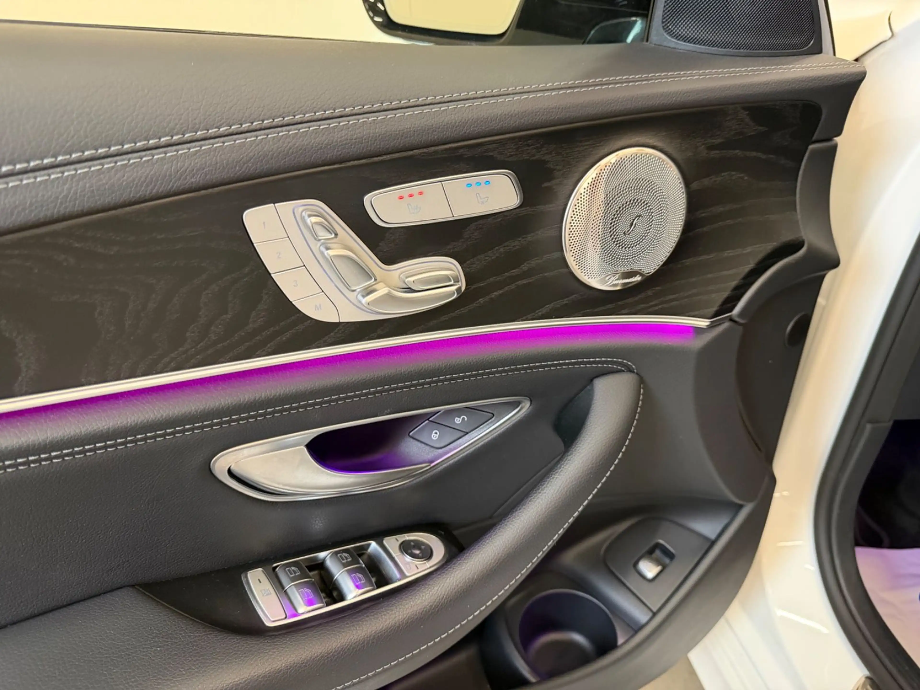 Mercedes-Benz E 300 d 4Matic/LED/AHK/BURMESTER/PANO/360°/4xSHZ — photo 13