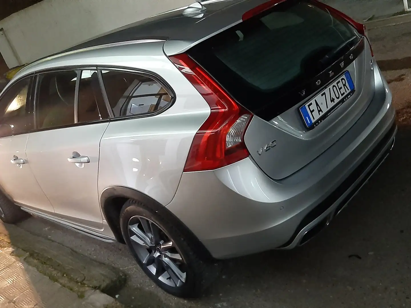 Volvo V60 Cross Country momentum - 2