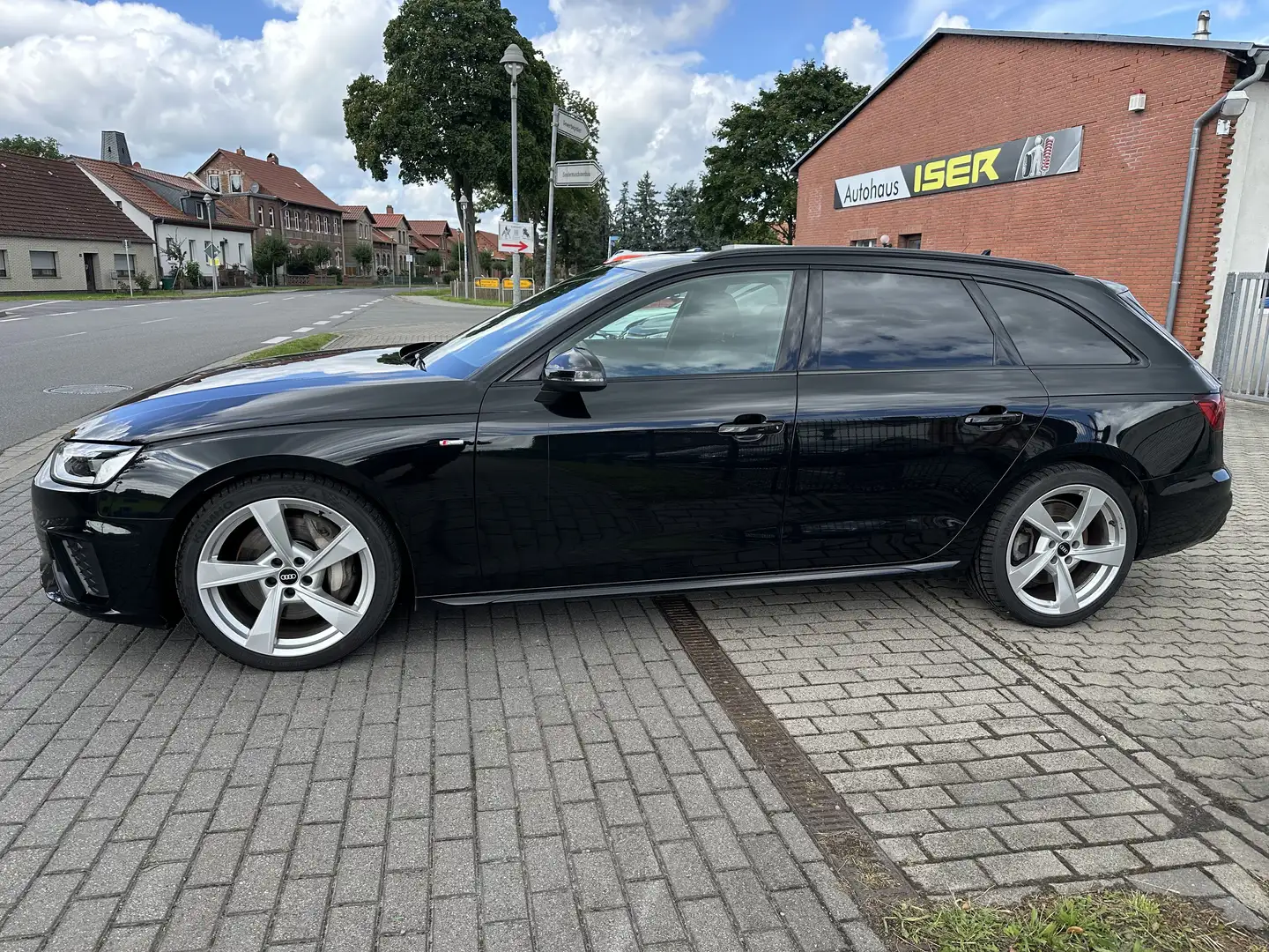Audi A4 50 TDI quattro S line Schwarz - 1