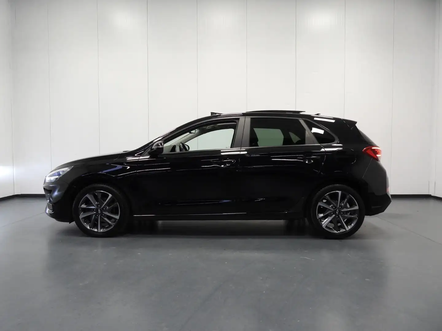 Hyundai i30 1.0 T-GDi MHEV Comfort Smart NAVI/SCHUIFDAK/CAMERA Noir - 2