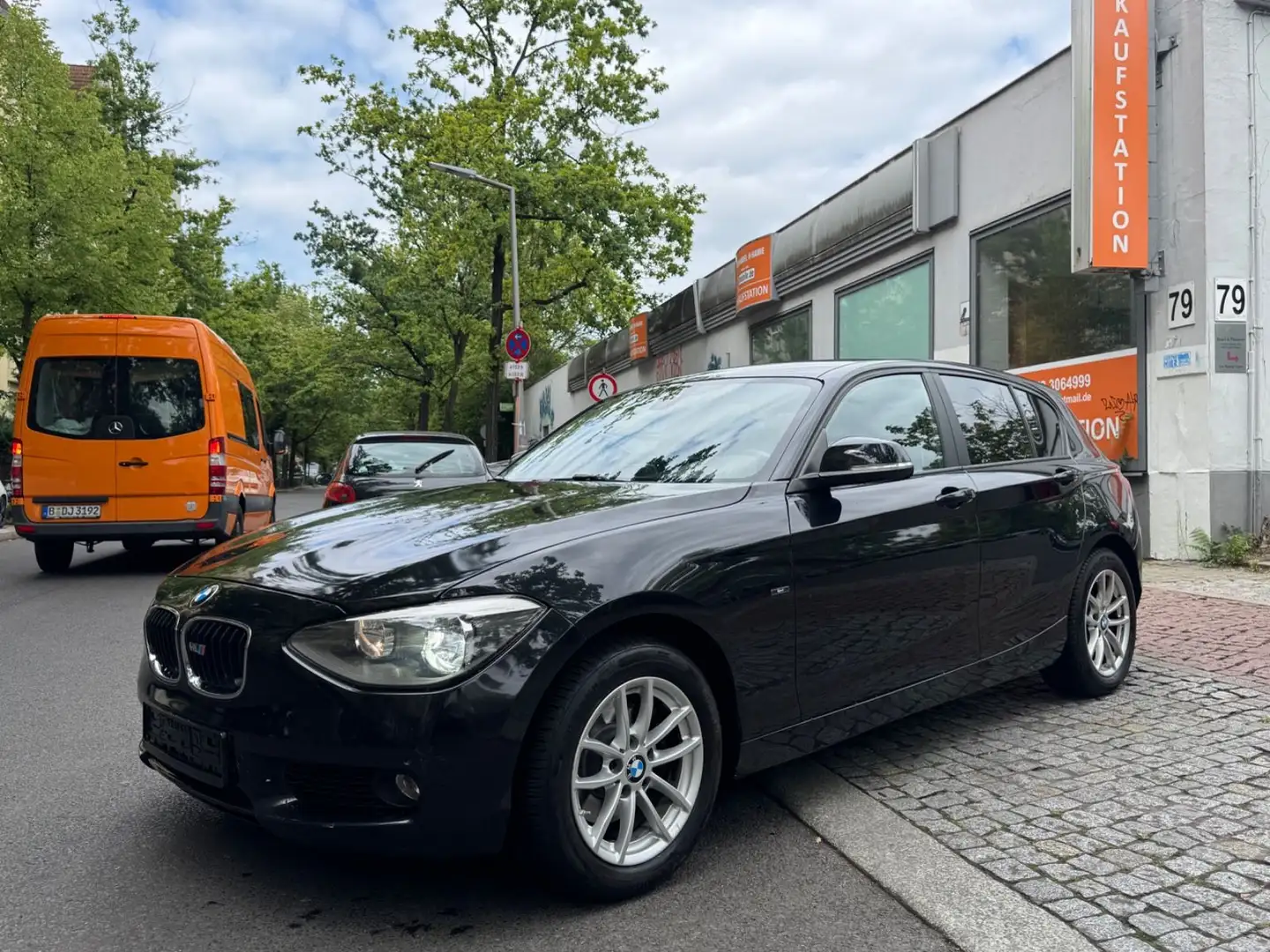 BMW 118 i SPORT AUTOMATIK PDC NAVI KLIMA Black - 1
