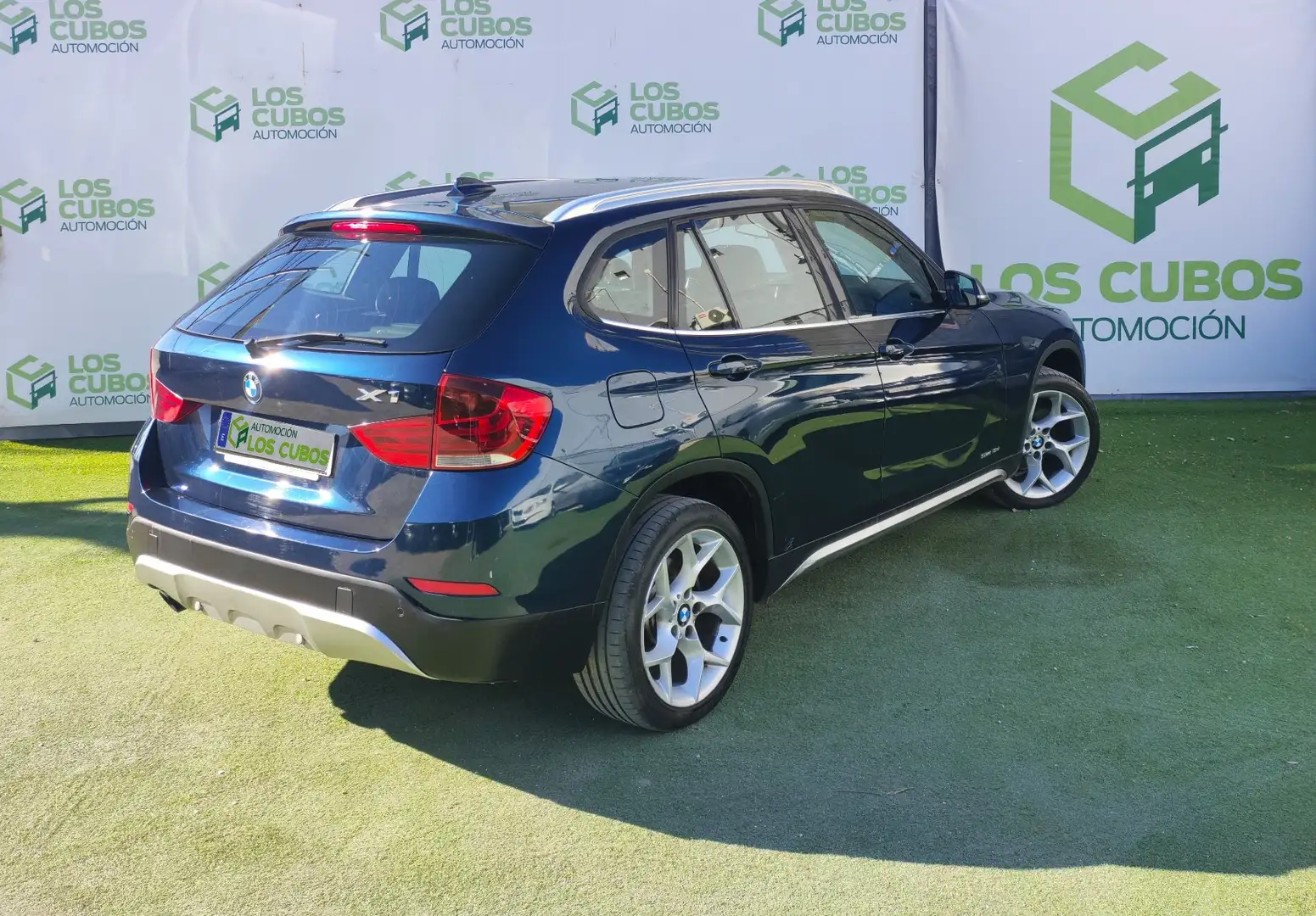 BMW X1 sDrive 18d Blau - 2