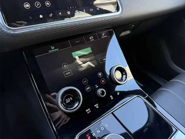 Land Rover Range Rover Velar view 18
