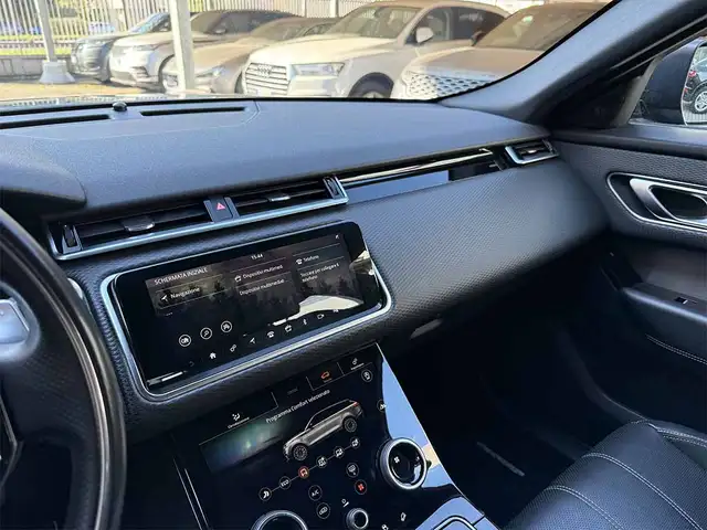 Land Rover Range Rover Velar view 11