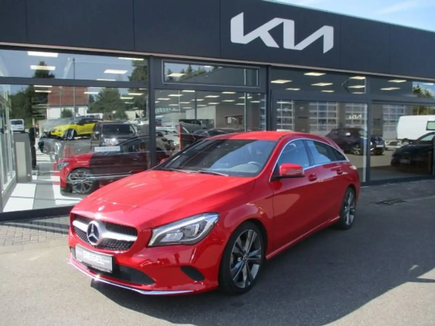 Mercedes-Benz CLA -Klasse Shooting Brake CLA 200 (117.943) Rot - 2